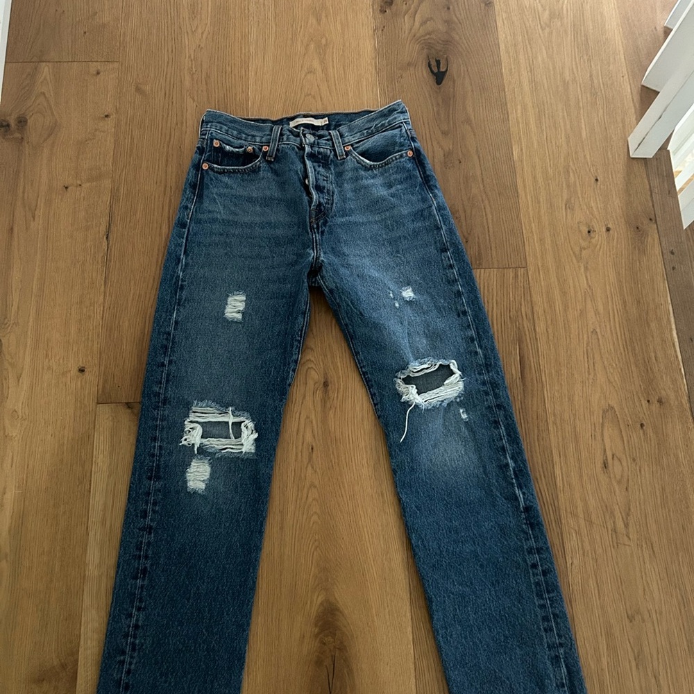 Levi’s Wedgie Straight. Size 26.